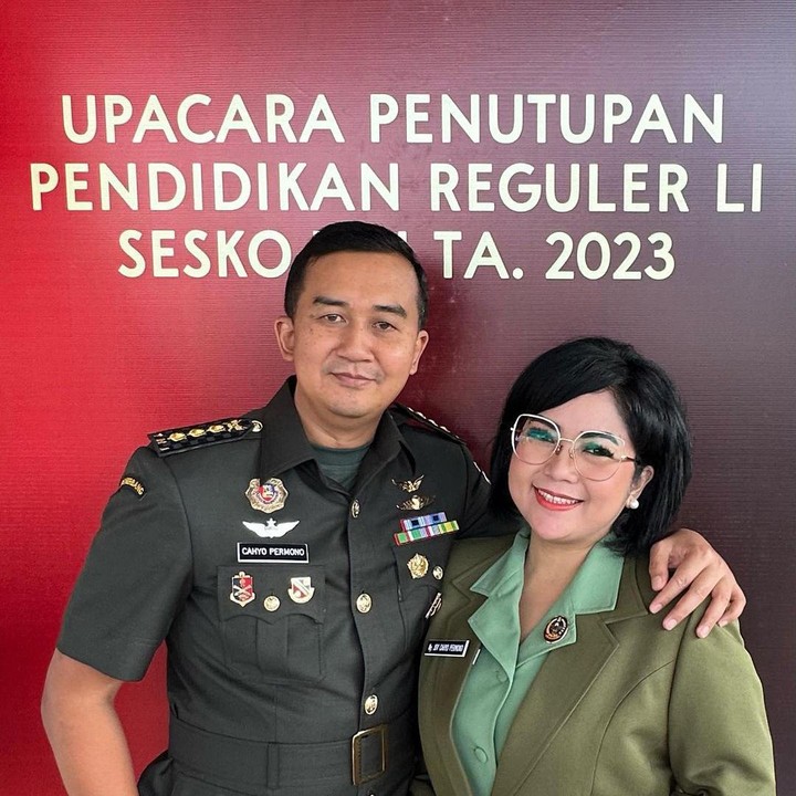 <p>Banyak netizen yang iri dengan kemesraan Cahyo dan Joy nih, Bunda. Tak sedikit yang mendoakan agar keduanya selalu melengkapi dan mengasihi, serta diberikan kebahagiaan dalam hidupnya. (Foto: Instagram: @cahyo.permono)</p>