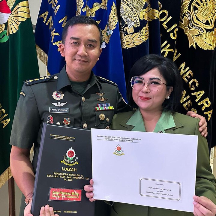 <p>Dalam keterangan foto, disebut bahwa Joy dan Cahyo harus menjalani LDR selama 8 bulan. Meski begitu, Joy dan anak-anaknya selalu mendukung dan sangat sabar menunggu Cahyo kembali. (Foto: Instagram: @cahyo.permono)</p>