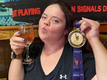Cetak Sejarah! Ini Perempuan Down Syndrome Pertama yang Berhasil Finish di NYC Marathon