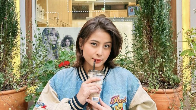 Kulineran Seru Awkarin Saat Ngopi hingga Makan Korean BBQ