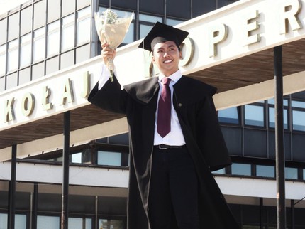 Keren! Cerita Ary Wisudawan Terbaik Unair Jadi Lulusan Terbaik di Polandia Raih IPK 5