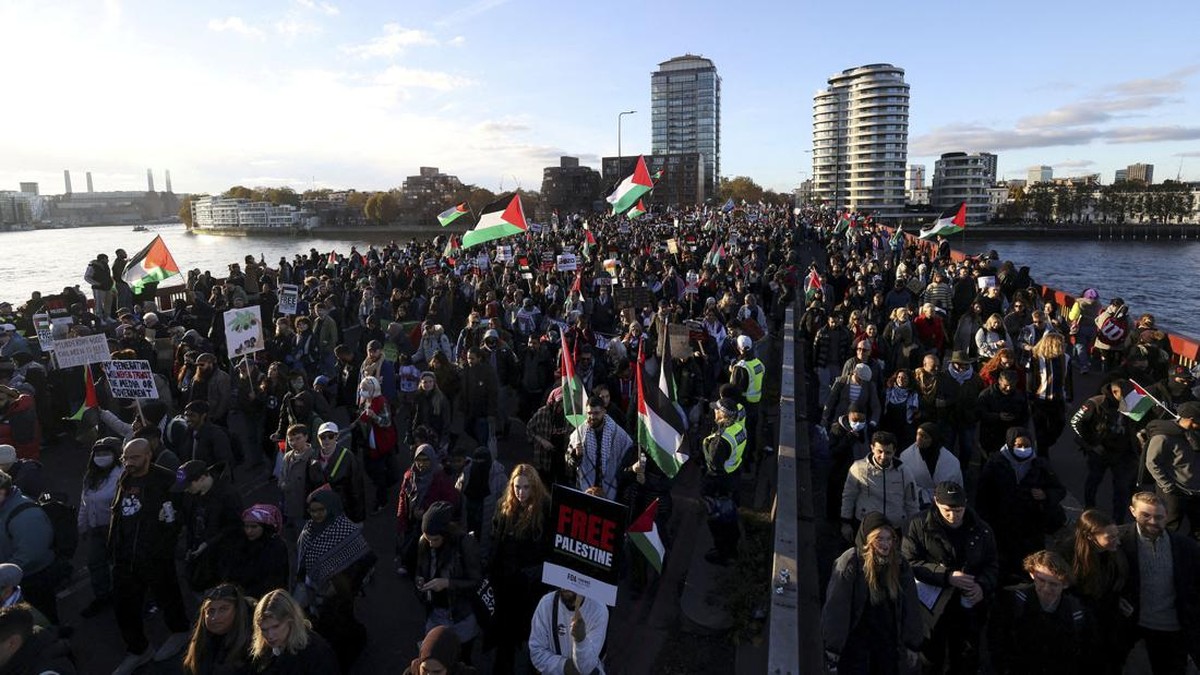 FOTO: Aksi Bela Palestina di London Diserang Massa Pro-Israel