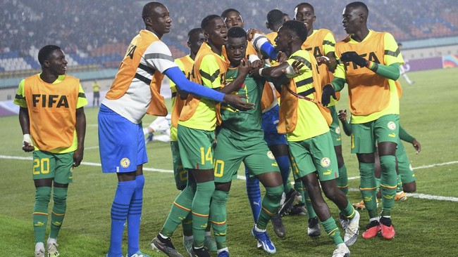 Dua pemain berusia 15 tahun, Amara Diouf dan Nimfascha Berchimas masuk dalam daftar tujuh bintang yang bersinar di fase grup Piala Dunia U-17 2023.