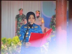 Bupati Klaten Serahkan Bantuan 3 Ambulans di Upacara Peringatan HKN