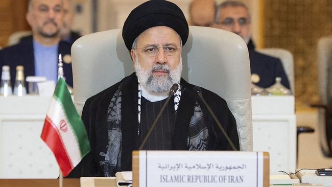 Presiden Iran Ebrahim Raisi ancam sikat habis Israel jika berani balas serangan. (via REUTERS/WANA NEWS AGENCY)
