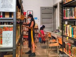 Perpustakaan C20, Tempat Rehat Sejenak dari Hiruk Pikuk Kota Surabaya