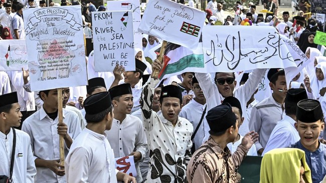 FOTO: Surabaya, Bekasi dan Tangerang Serempak Suarakan Bela Palestina