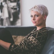 Bukan Cuma Genetik, Ternyata Sederet Hal Ini Menjadi Penyebab Rambut Cepat Beruban di Usia Muda!