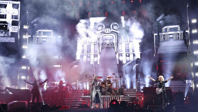 FOTO: Pentas Kolaborasi Queen+Adam Lambert di The Rhapsody Tour
