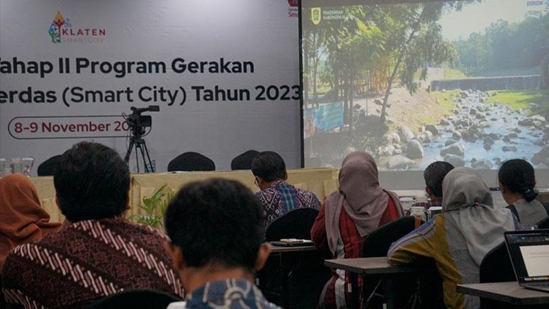 Kab. Klaten menyatakan memiliki enam dimensi pada program Smart City yang mengusung konsep integrasi antara teknologi informasi dan komunikasi.