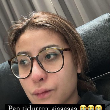 7 Potret Awkarin Nangis & Mata Bengkak Usai ATM Dikuras Asisten hingga Ratusan Juta