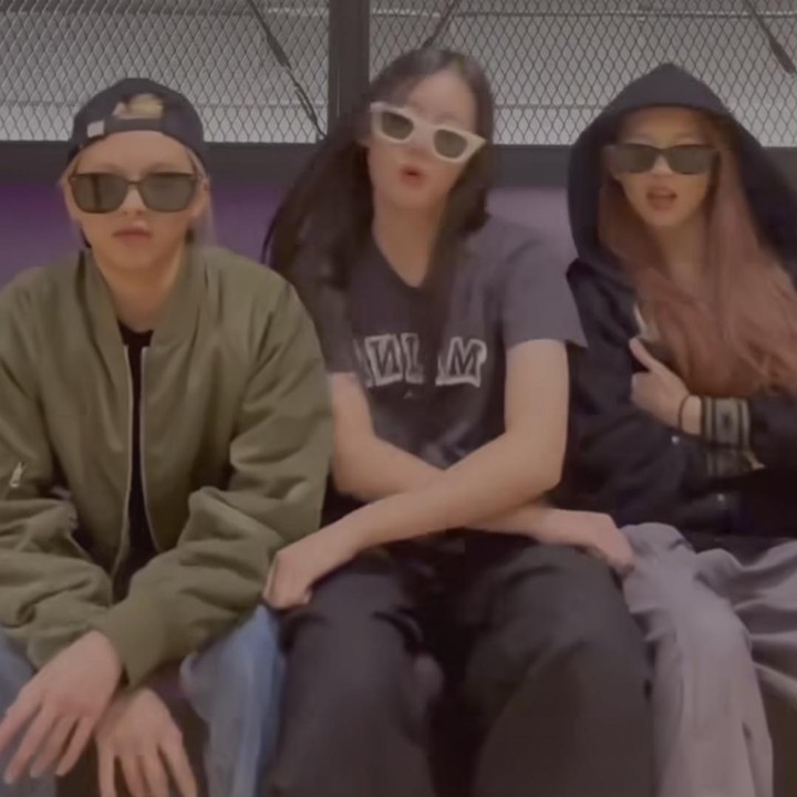 <p>Jelang debut, para member BABYMONSTER aktif membagikan kegiatan mereka. Termasuk Chiquita, Rora, dan Ruka yang terlihat bergaya <em>swag</em> dengan latar lagu <em>Disco Inferno</em> dari 50 Cent. (Foto: Dok. Instagram @babymonster_ygofficial)</p>