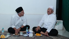 Ganjar Temui Gus Mus di Rembang, Bahas Polemik MK