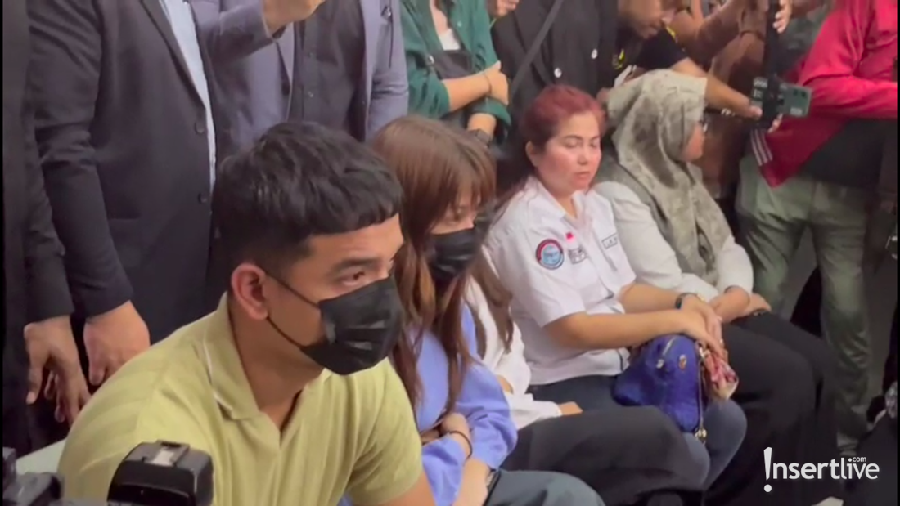 Hadiri Sidang Perdana Video Syur, Rebecca Klopper Ditemani Fadly Faisal Hadiri Sidang Perdana Video Syur, Rebecca Klopper Ditemani Fadly Faisal