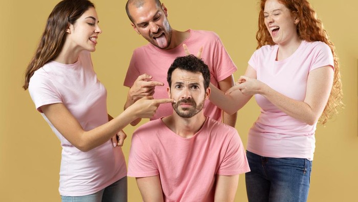 3 Cara 'Bodo Amat' dengan Opini Orang Lain Terhadapmu Menurut Psikoterapis