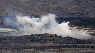 Diserang Hizbullah, Israel disebut serang balik menggunakan drone dengan menargetkan pangkalan Hizbullah di Lebanon selatan.