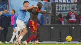 Hasil Liga Italia: Hujan Kartu Kuning, Lazio vs Roma Imbang