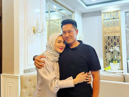 7 Potret Mesra Juliana Moechtar & Suami Perwira TNI, Sampat Terhalang Restu Sebelum Menikah