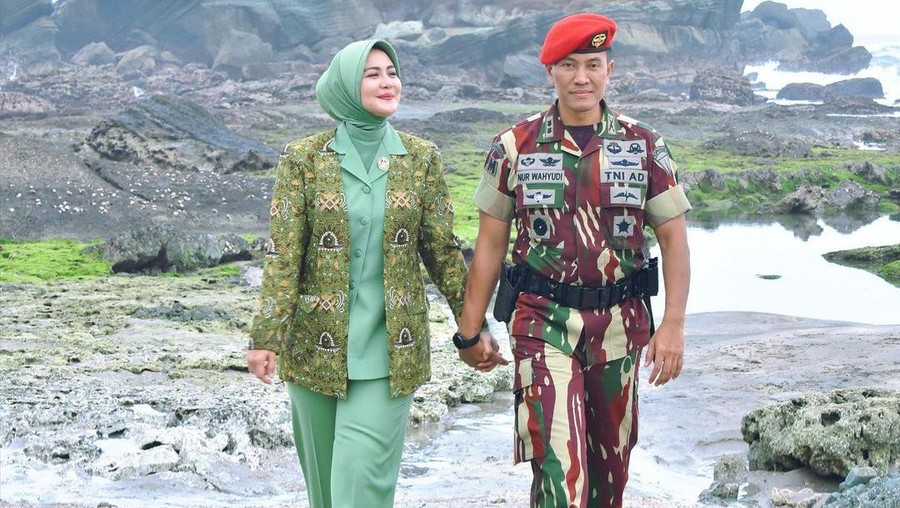 juliana moechtar dan suami