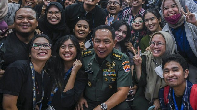Politikus PDIP mengungkap enam poin netralitas TNI di Pemilu 2024 yang dipaparkan calon Panglima TNI Jenderal Agus Subiyanto.