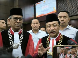 MK Tolak Mentah-mentah Gugatan Syarat Capres-Cawapres