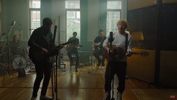 Lirik Lagu Let Her Go - Passenger feat Ed Sheeran