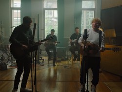 Lirik Lagu Let Her Go - Passenger feat Ed Sheeran