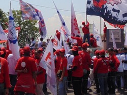 Ratusan Buruh Demo PT Nestle Kejayan Pasuruan yang PHK 126 Karyawan