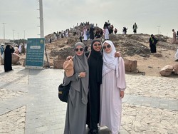 Pemenang Emeron Hijab Hunt 2023 Kunjungi Masjid Quba, Madinah, Dilirik Turis