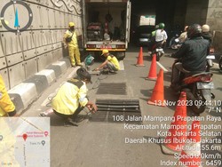 Bina Marga DKI Berencana Ganti Penutup Got Underpass Mampang dengan Beton