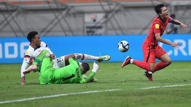 Rumput JIS menjadi sorotan dalam beberapa hari terakhir. Kondisi rumput JIS dikritik netizen, namun dipuji tim peserta Piala Dunia U-17 2023.