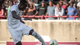 Pemain Ghana Raphael Dwamena Meninggal Usai Kolaps di Lapangan