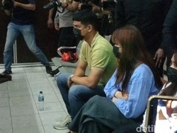 Fadly Faisal Setia Temani Rebecca Klopper di Sidang Video Syur