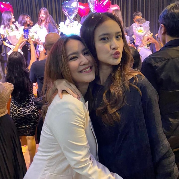 <p>Perempuan yang akrab disapa Leya ini adalah anak perempuan Ferry Maryadi dari pernikahannya dengan Risma Nilawati. Kini, Leya diketahui berusia 18 tahun dan tengah mempersiapkan diri untuk melanjutkan pendidikan ke perguruan tinggi. (Foto: Instagram)</p>