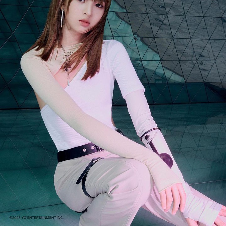 <p>Tak disangka, suara maknae <em>girlgroup</em> BABYMONSTER ini berhasil membuat netizen terpukau dibuatnya. Bahkan, para penggemar tak henti-hentinya memuji suara merdu Chiquita nih, Bunda. (Foto: Instagram @babymonster_ygofficial)</p>