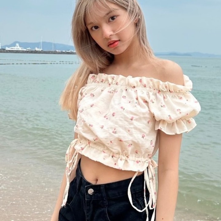 <p>Tak hanya memiliki menyanyi, perempuan cantik ini juga mempunya segudang bakat lainnya. Salah satunya dalam hal bahasa, Chiquita dikabarkan fasih berbahasa Korea dan Inggris, Bunda. (Foto: Instagram @babymonster_ygofficial)</p>
