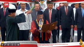 VIDEO: Momen Suhartoyo Resmi Dilantik Jadi Ketua Mahkamah Konstitusi