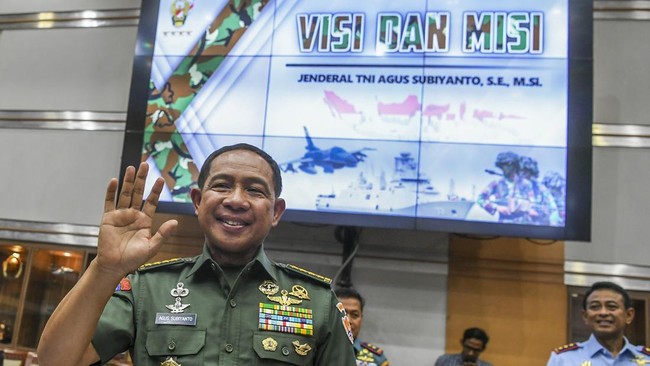 Panglima TNI Jenderal Agus Subiyanto buka bunyi soal perpanjangan usia pensiun prajurit nan tercantum dalam draf revisi UU TNI.