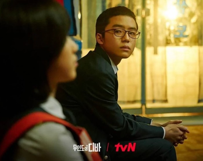 Usai lama tidak nampak di layar kaca, pada akhir Oktober lalu, Moon Woo Jin kembali dengan drama romcom - musikal bertajuk Castaway Diva. Namun, banyak penonton dibuat pangling dengan penampilan barunya yang beranjak remaja/ Foto: instagram.com/tvn_drama