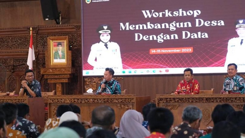 Pemkab Klaten melaluiBappedalitbang Klaten menggelar workshop bertajuk Membangun Desa dengan Data di Pendopo Setda, Kabupaten Klaten pada Selasa (14/11).