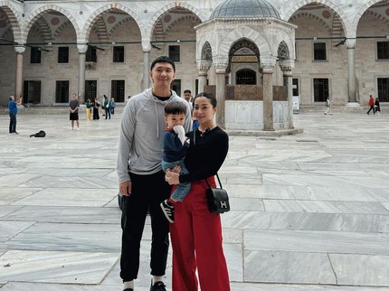 7 Potret Liburan Nikita Willy Ajak Anak, Wajib Cari Outdoor Playground untuk Senangkan Baby Issa
