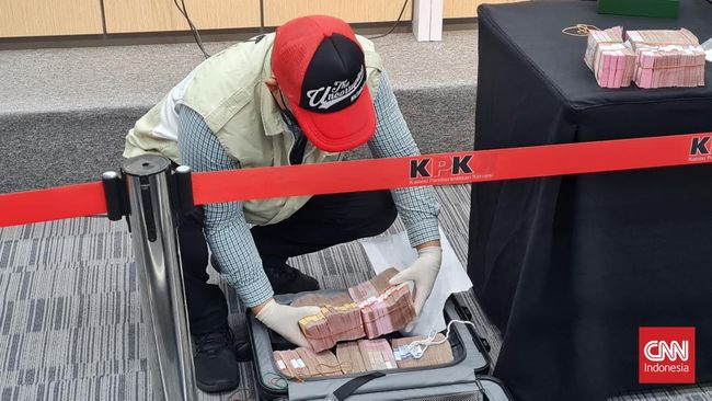 KPK Amankan Uang Rp750 Juta Terkait OTT di Bondowoso