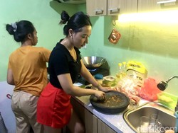 Perjuangan Cece Donna Buka Warung Penyetan Nyaris Putus Asa hingga Dihujat