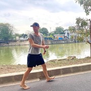Tiba di Jakarta, Ini Momen Chris Martin Jalan Kaki Nyeker-Selfie di JPO! Netizen: Lokal Banget Bang