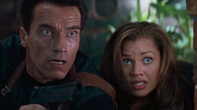 Jadwal Bioskop Trans TV hari ini (14 November) Eraser. Berikut sinopsis Eraser dibintangi Arnold Schwarzenegger dan Vanessa Williams.