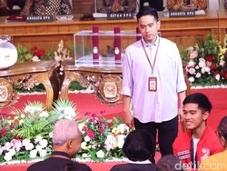 Salim ke Mega di KPU, Gibran: Beliau Orang yang Saya Hormati