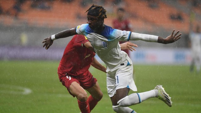Inggris membuat comeback dramatis untuk menang 2-1 atas Iran dalam laga lanjutan grup C Piala Dunia U-17 2023.