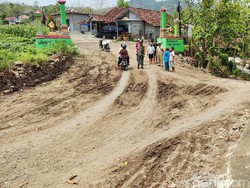 Remuk Jalan Pagerjurang Gunungkidul gegara Dikeruk Pak Lurah