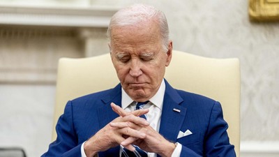 Presiden AS Joe Biden memerintahkan serangan ke tiga lokasi di Irak yang digunakan oleh Kataib Hizbullah dan 'kelompok afiliasinya' pada Senin malam (25/12).