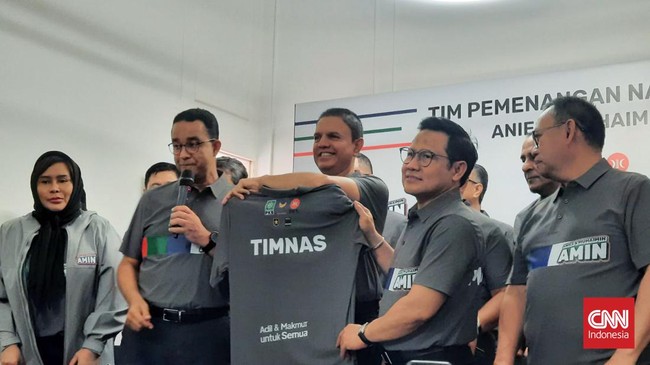 Syaugi Alaydrus merupakan lulusan terbaik AAU pada tahun 1984. Ia disebut sebagai pilot jet tempur F-16.
